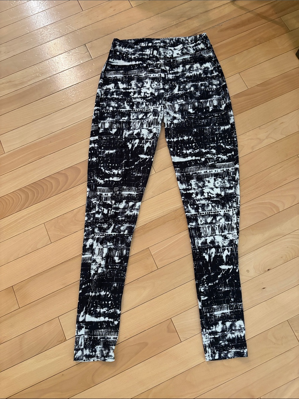 Black & White Patterned Women's Leggings